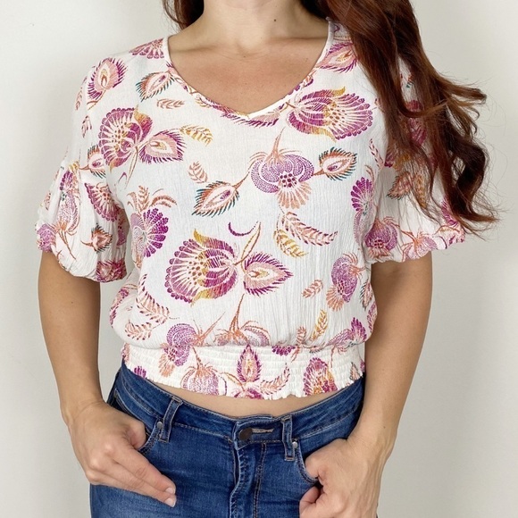 LOVE & PIECE Tropical Floral Smocked Crop Top Med - Picture 2 of 7